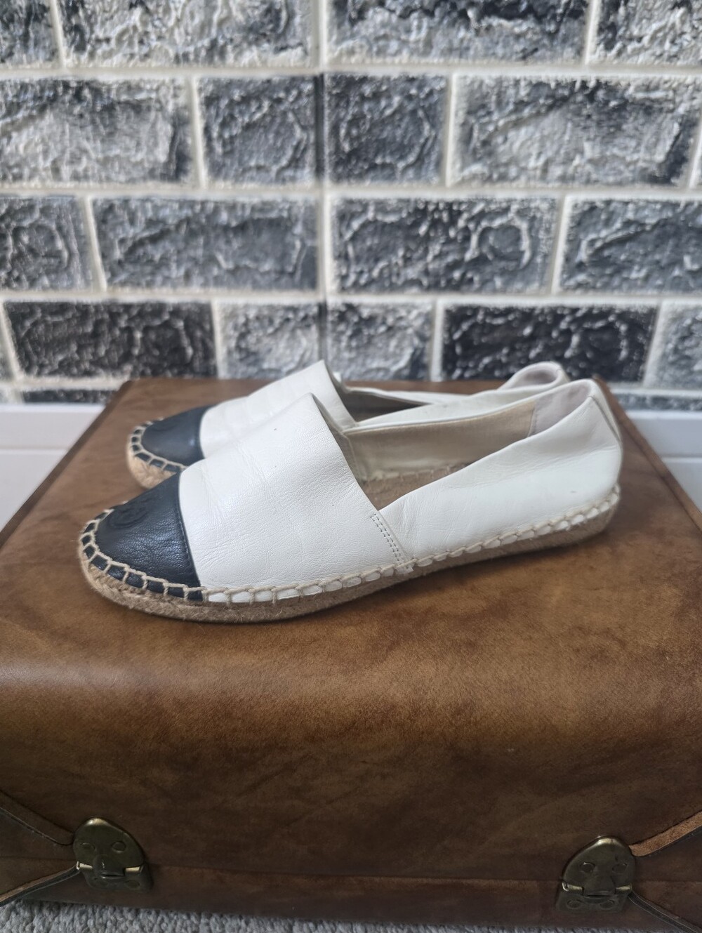 Tory Burch Women's Two-Tone Leather Espadrille Flat Size 5M